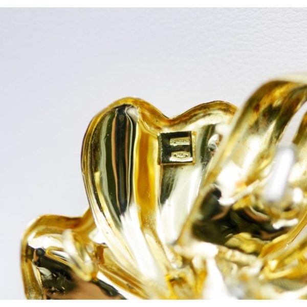 Spilla vintage oro K. 18 con pavé diamanti a forma di coccarda