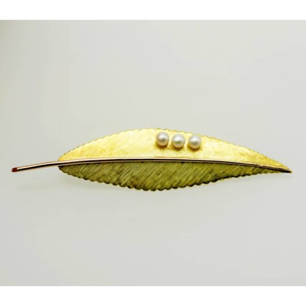 Spilla vintage oro K. 18 a forma di foglia sabbiata