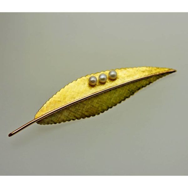 Spilla vintage oro K. 18 a forma di foglia sabbiata